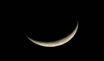 إعلان عاجل من مركز الفلك الدولي... هذا ما قاله عن رؤية هلال شهر رمضان (صور)