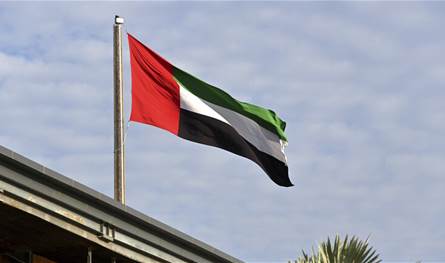 الإمارات تدعو إلى ضبط النفس والحوار وتجنيب المنطقة التصعيد