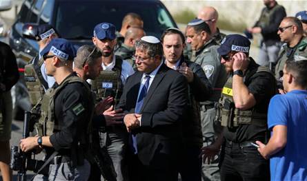 حُوصِرَ وتعرّض للشتم... بالفيديو الشرطة تُنقذ وزيراً إسرائيليّاً