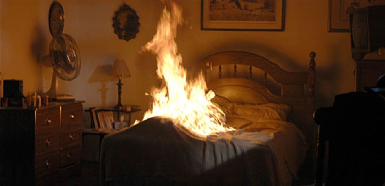 Огонь в ее кровати fire in her bed 2009