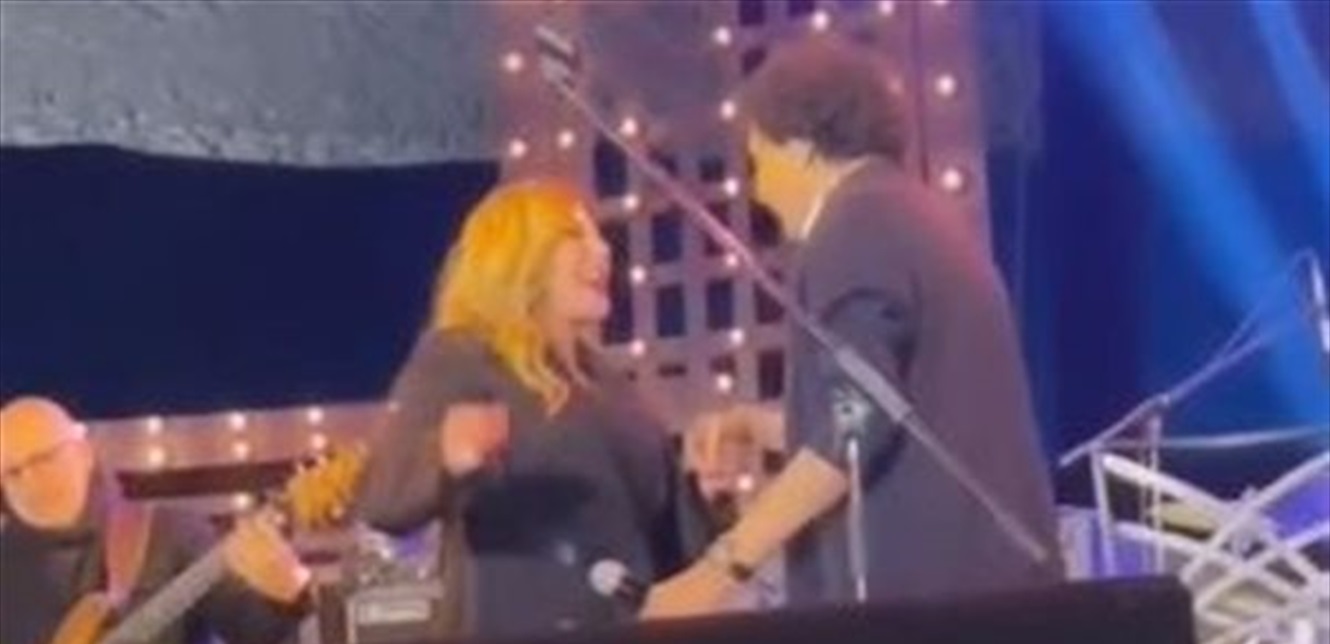 Mohamed Mounir and Laila Elwi in an exceptional scene (video)