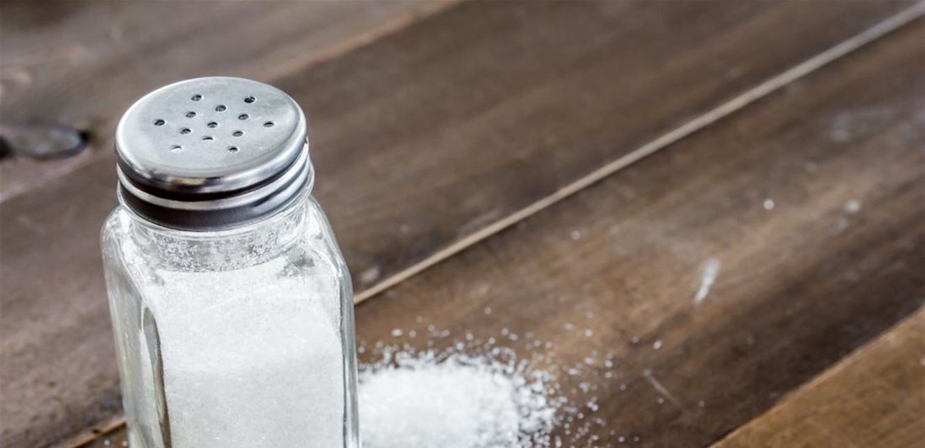 Соль на столе должна быть открытой или закрытой