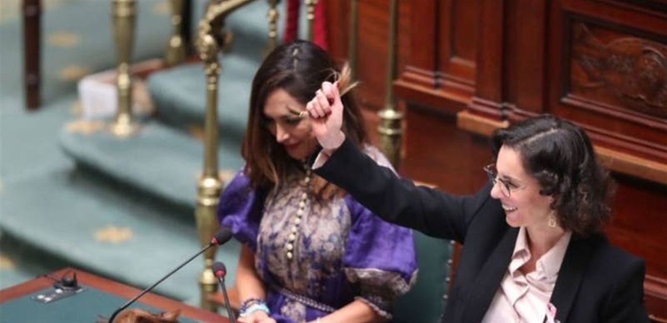 The Belgian foreign minister cuts his hair in solidarity with Iranian women