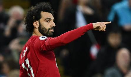 إخرس.. أسطورة مانشستر يونايتد يشن هجوماً قاسياً على محمد صلاح!