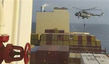 إيران تفرج عن طاقم سفينة مرتبطة بإسرائيل