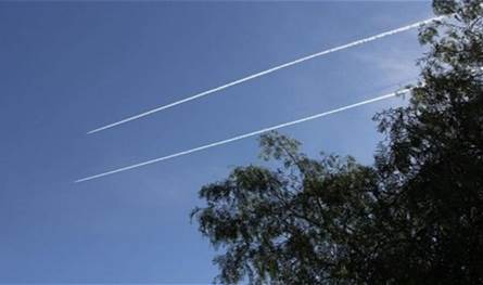 بالفيديو... ماذا أنزلت طائرات العدوّ الإسرائيليّ فوق بلدة جنوبيّة؟
