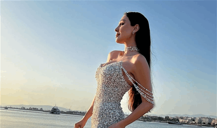 تزوجت 3 مرات.. ممثلة لبنانية تستعرض مفاتنها على البحر بفستان مكشوف (فيديو)