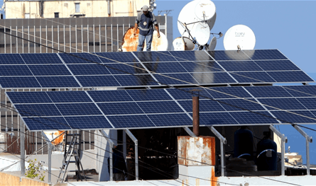 تجار البطاريات يحرمون اللبنانيين من الطاقة الشمسية