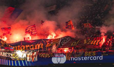 جماهير برشلونة تهدد مدربا بالقتل.. اليكم التفاصيل