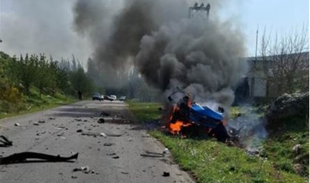 بالصور والفيديو... إستهداف سيارة بين دير الزهراني وحومين الفوقا